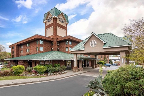 Country Inn & Suites by Radisson Atlanta Galleria Ballpark GA - image 2