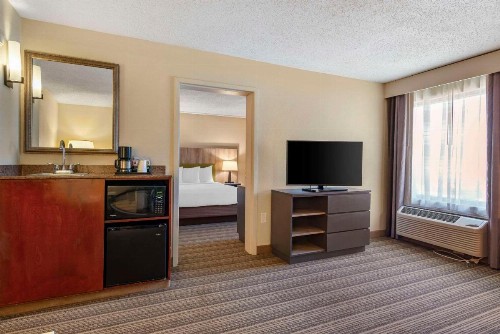 Country Inn & Suites by Radisson Atlanta Galleria Ballpark GA - image 20
