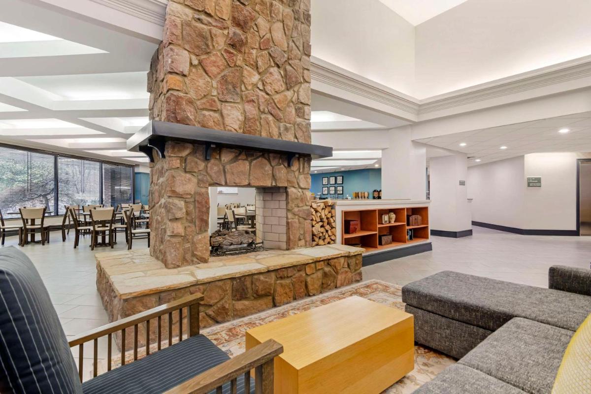 Country Inn & Suites by Radisson Atlanta Galleria Ballpark GA - image 5