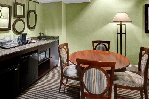 Holiday Inn Express Hotel & Suites Atlanta Buckhead an IHG Hotel - image 17
