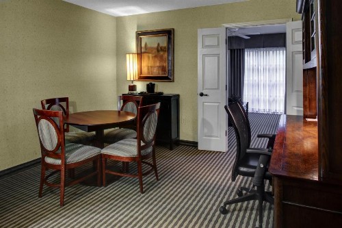 Holiday Inn Express Hotel & Suites Atlanta Buckhead an IHG Hotel - image 20