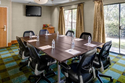 Holiday Inn Express Hotel & Suites Atlanta Buckhead an IHG Hotel - image 6