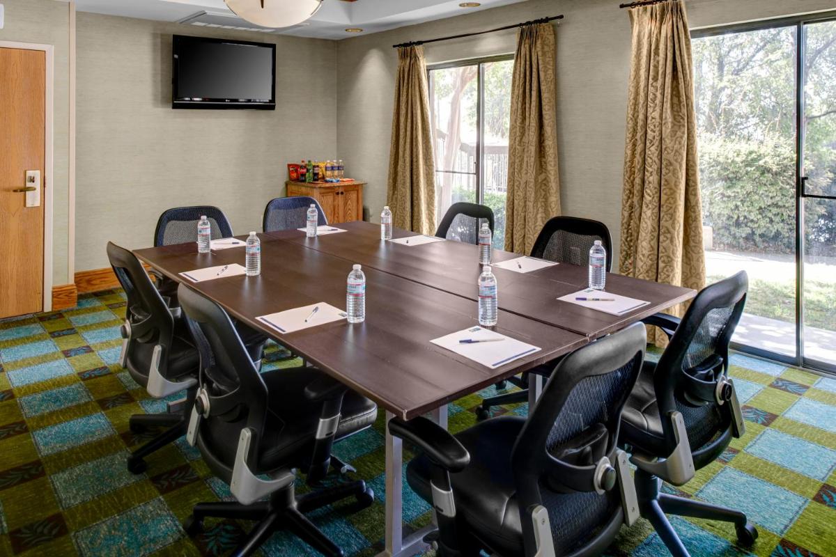 Holiday Inn Express Hotel & Suites Atlanta Buckhead an IHG Hotel - image 6
