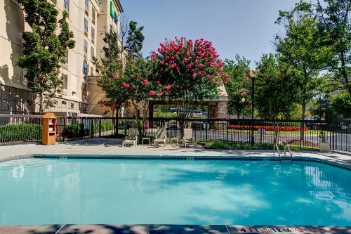 Holiday Inn Express Hotel & Suites Atlanta Buckhead an IHG Hotel - image 9