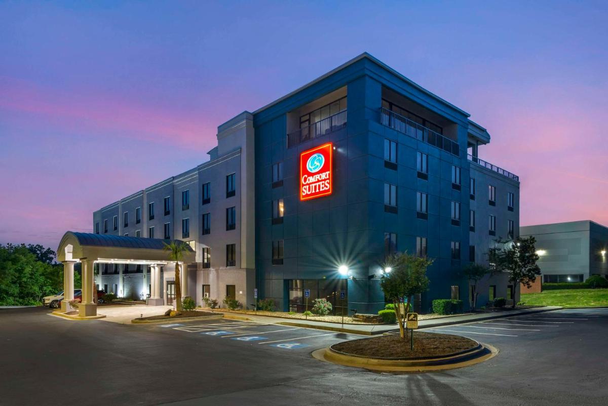 Comfort Suites Atlanta Airport - main image