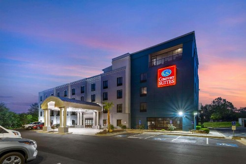 Comfort Suites Atlanta Airport - image 3