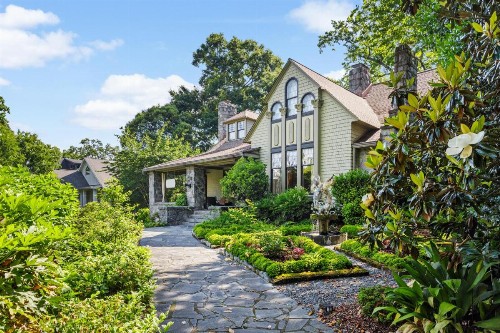 Stonehurst Place Bed & Breakfast