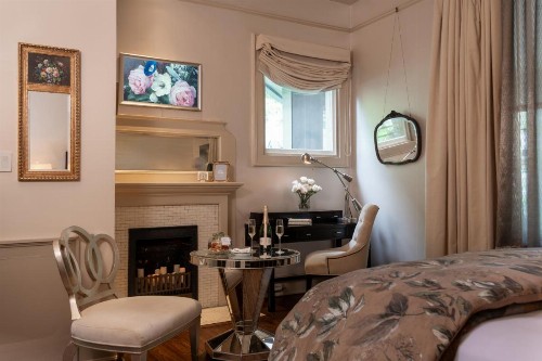 Stonehurst Place Bed & Breakfast - image 2