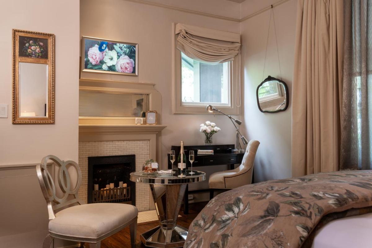 Stonehurst Place Bed & Breakfast - image 2