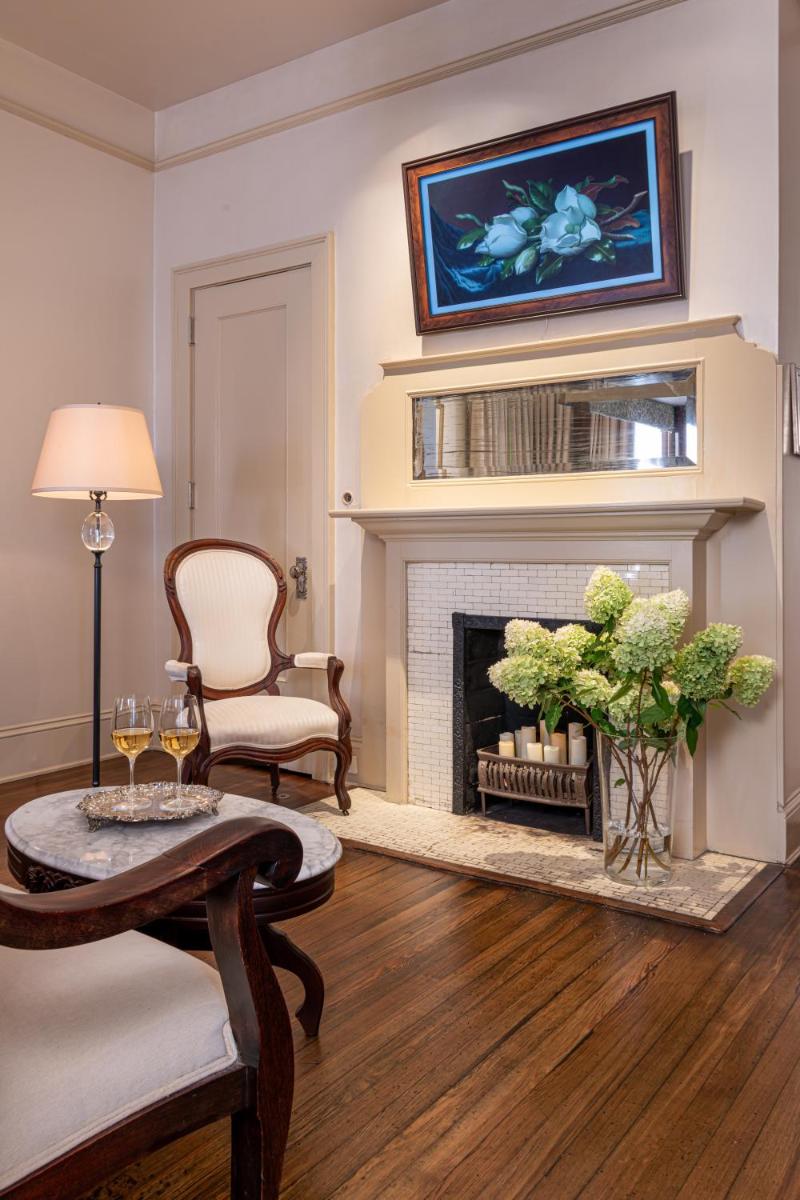 Stonehurst Place Bed & Breakfast - image 3
