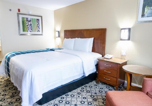 SureStay Plus Hotel by Best Western Atlanta Airport South - image 28