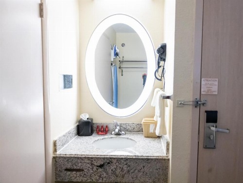 SureStay Plus Hotel by Best Western Atlanta Airport South - image 32