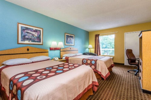 Super 8 by Wyndham Atlanta Northeast GA - image 11