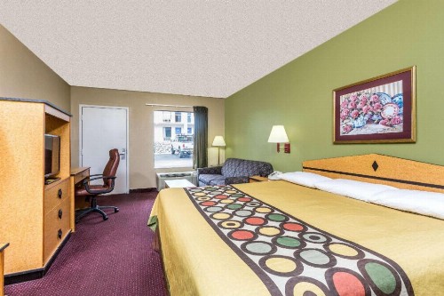 Super 8 by Wyndham Atlanta Northeast GA - image 13