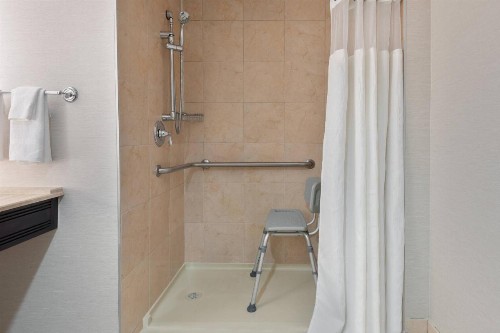 Fairfield Inn & Suites by Marriott Atlanta Downtown - image 17
