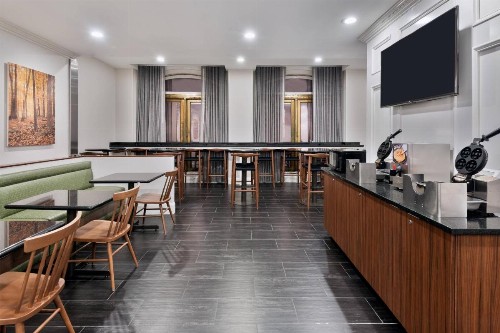 Fairfield Inn & Suites by Marriott Atlanta Downtown - image 4