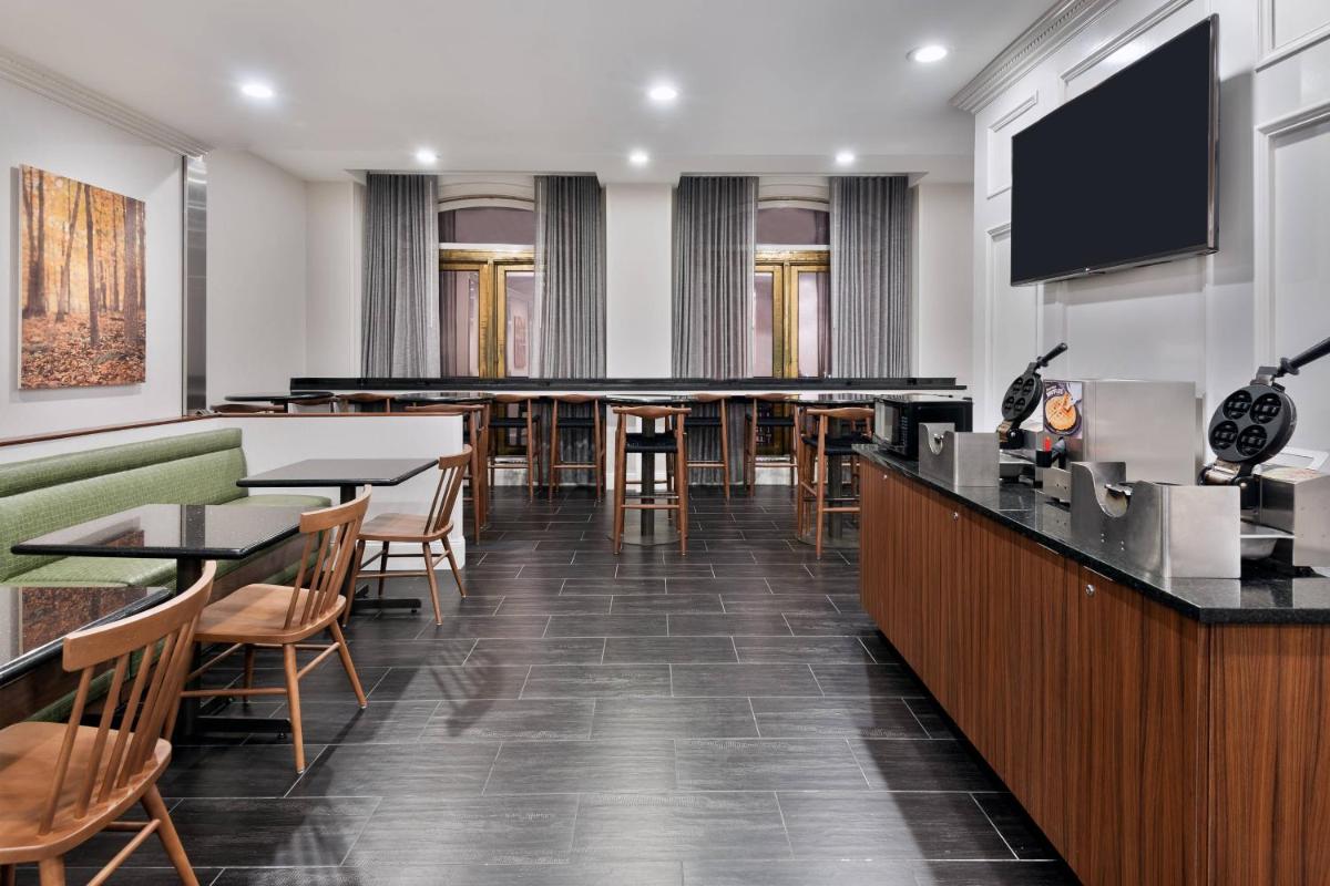 Fairfield Inn & Suites by Marriott Atlanta Downtown - image 4