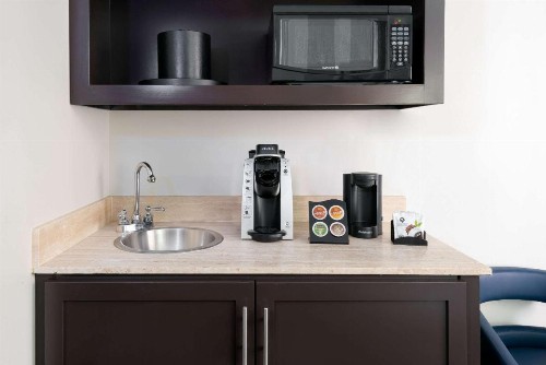 Fairfield Inn & Suites by Marriott Atlanta Downtown - image 8
