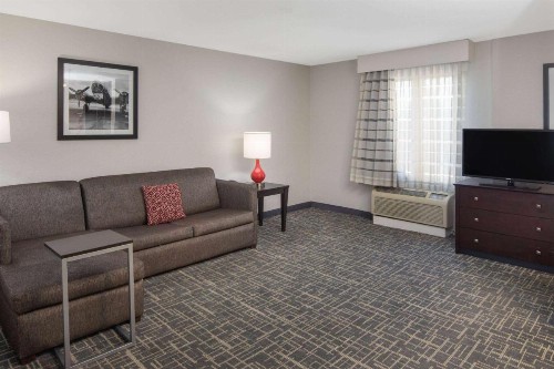 La Quinta by Wyndham Atlanta Airport South - image 18