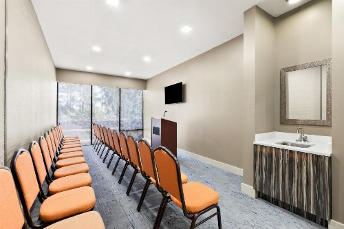 Holiday Inn Express Atlanta NW - Galleria Area an IHG Hotel - image 36
