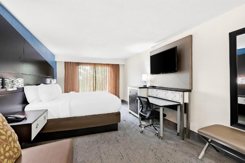 Holiday Inn Express Atlanta NW - Galleria Area an IHG Hotel - image 49