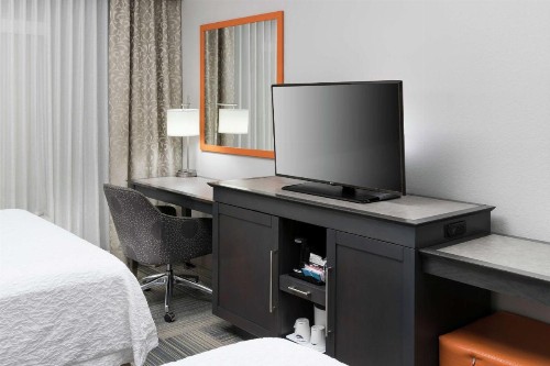 Hampton Inn & Suites by Hilton Atlanta Perimeter Dunwoody - image 11