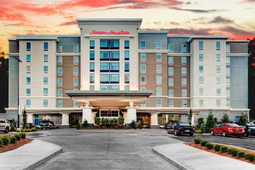 Hampton Inn & Suites by Hilton Atlanta Perimeter Dunwoody - image 2