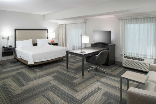 Hampton Inn & Suites by Hilton Atlanta Perimeter Dunwoody - image 20