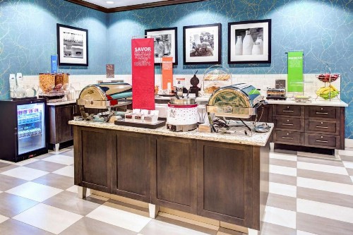 Hampton Inn & Suites by Hilton Atlanta Perimeter Dunwoody - image 6