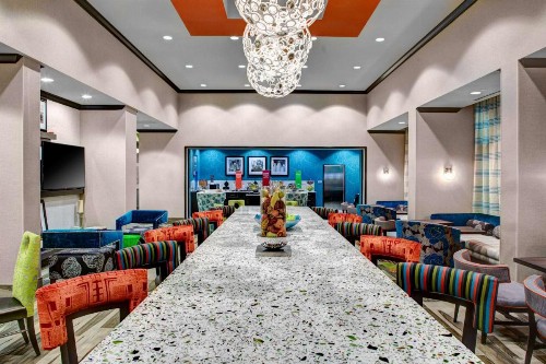 Hampton Inn & Suites by Hilton Atlanta Perimeter Dunwoody - image 8