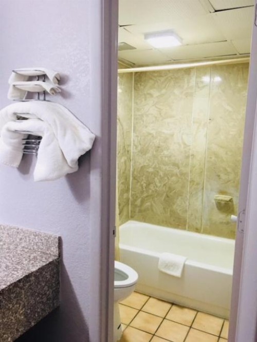 Fulton Inn - image 12
