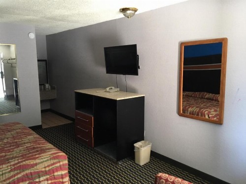 Fulton Inn - image 6