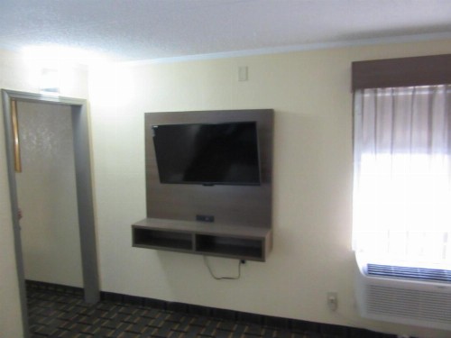 Quality Inn & Suites Atlanta Six Flags - image 3