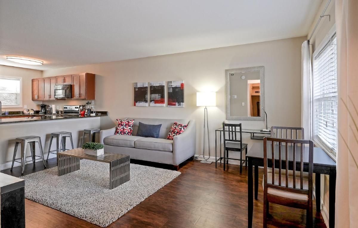 City center location with King bed - image 2
