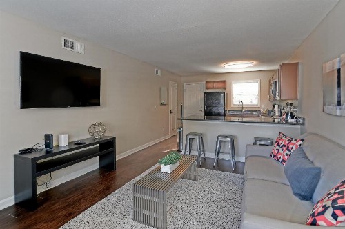 City center location with King bed - image 7