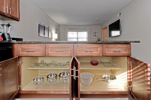 City center location with King bed - image 9