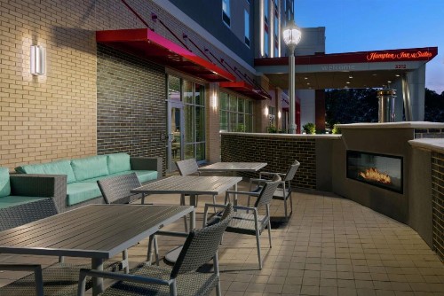 Hampton Inn & Suites Atlanta Buckhead Place - image 16