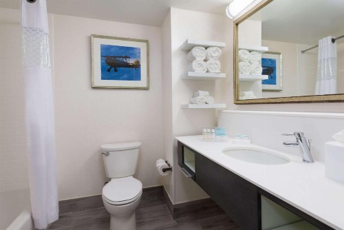 Hampton Inn & Suites Atlanta Buckhead Place - image 7