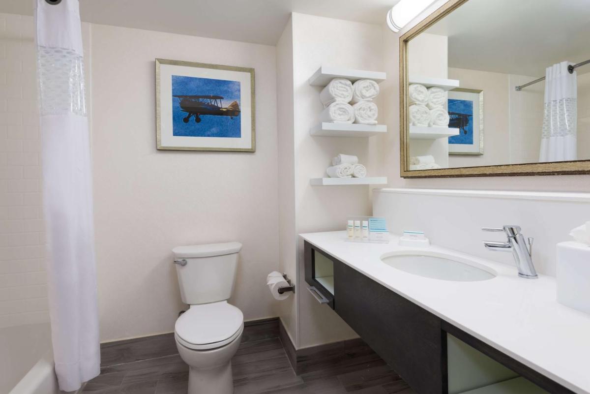 Hampton Inn & Suites Atlanta Buckhead Place - image 7
