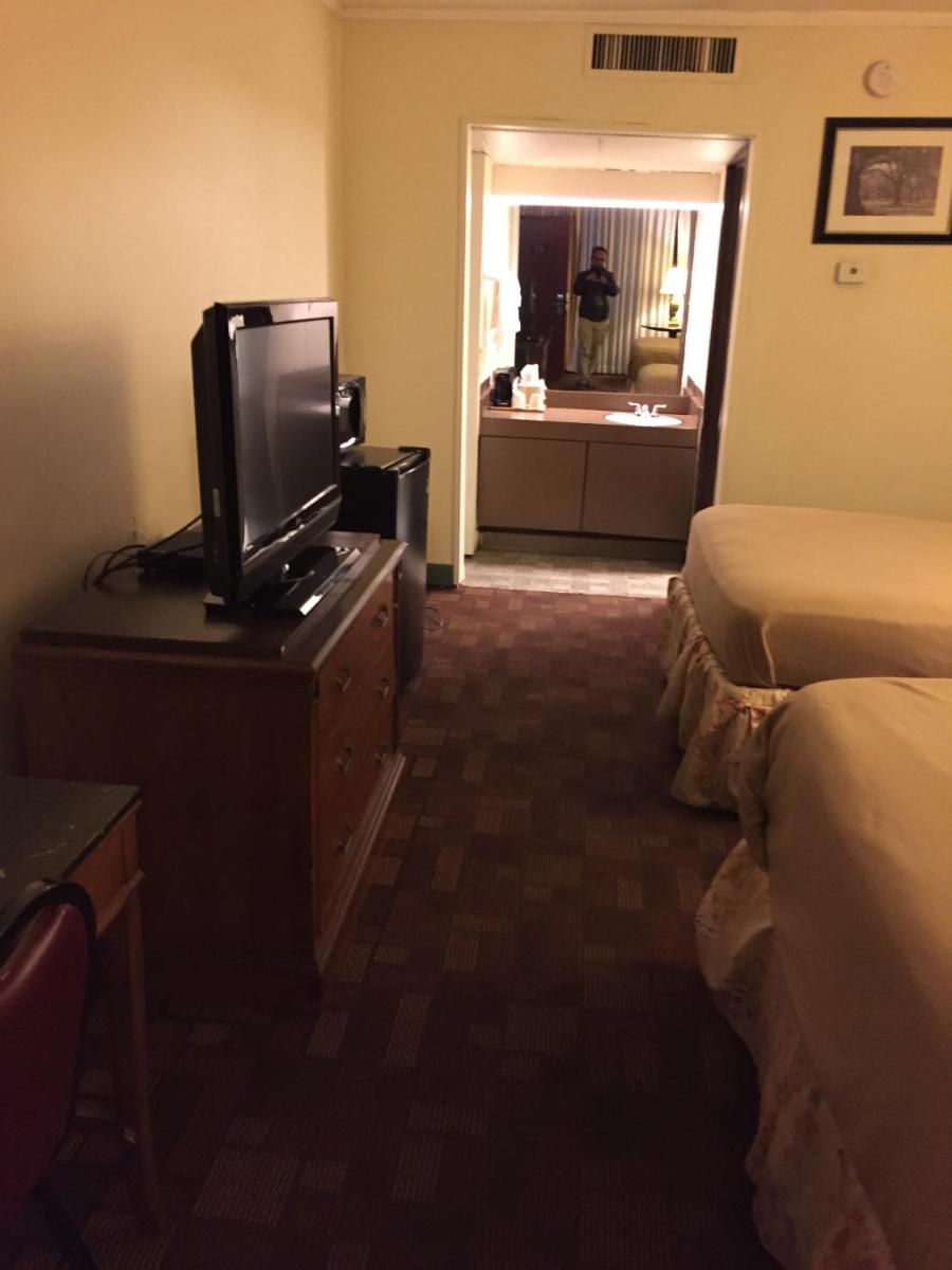 Cheshire Motor Inn - image 5