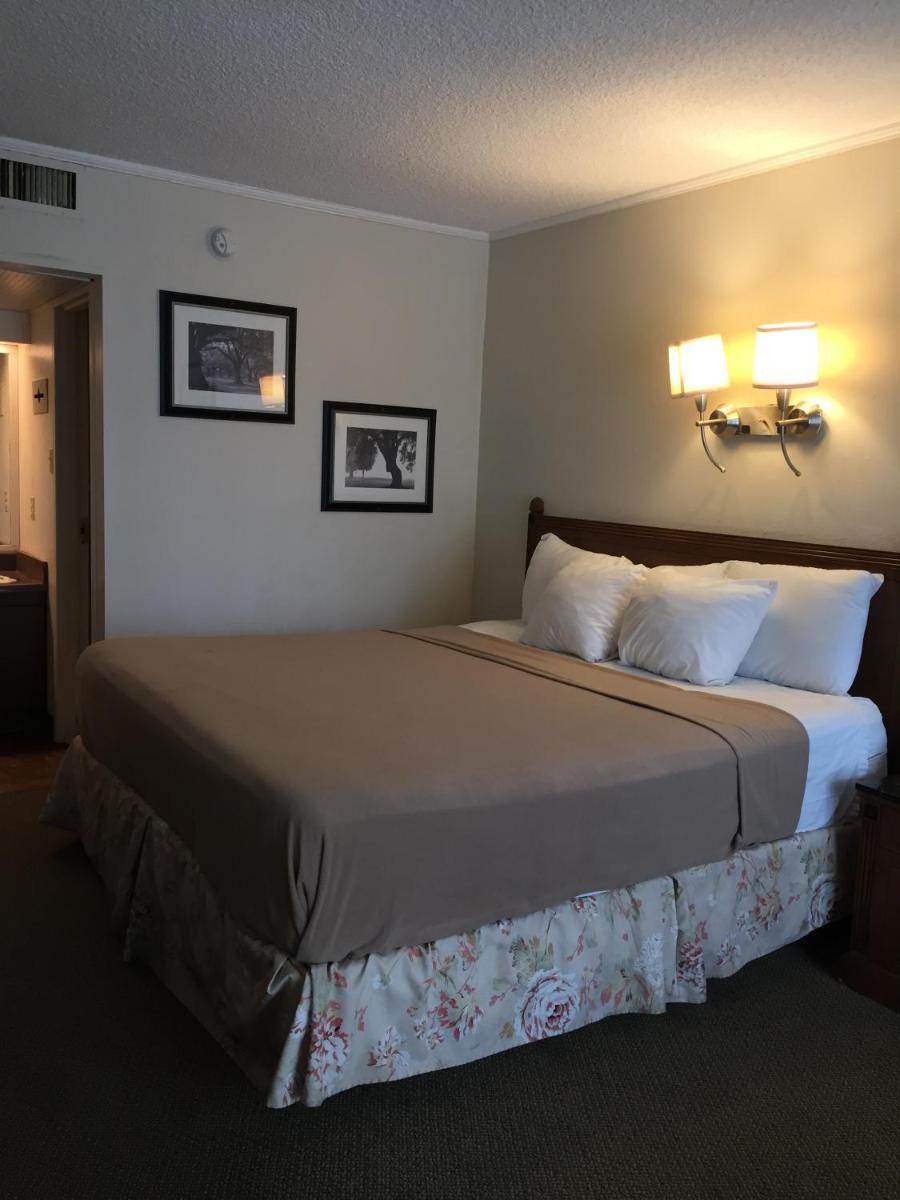 Cheshire Motor Inn - image 6