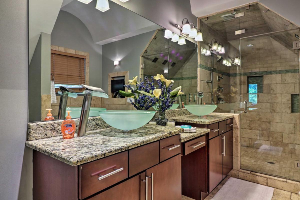 Spacious Home with Luxury Amenities - Near Downtown! - image 4