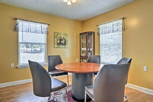 Quiet Atlanta Home about 15 Mins to Downtown and Airport! - image 11