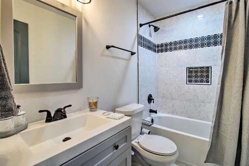 Cozy Modern Home with Parking about 4 Mi to Dwtn! - image 11