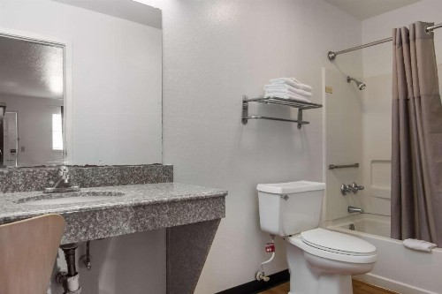 Motel 6-Atlanta TX - image 2