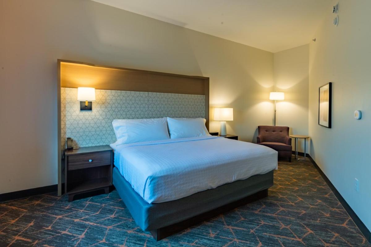 Holiday Inn & Suites - Atlanta N - Chamblee Dunwoody  an IHG Hotel - image 2