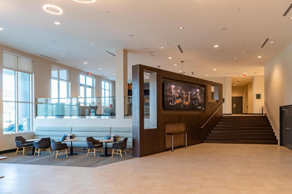Holiday Inn & Suites - Atlanta N - Chamblee Dunwoody  an IHG Hotel - image 3