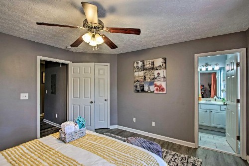 Bright and Cozy East Point Townhome with Patio! - image 15
