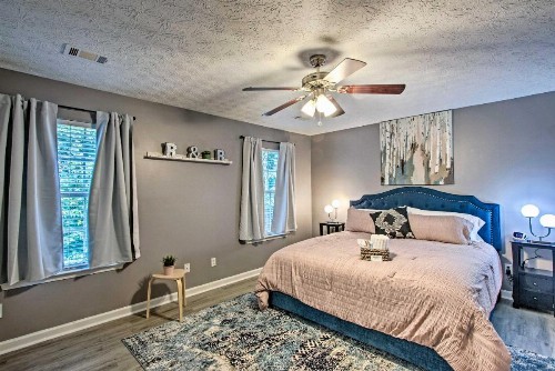 Bright and Cozy East Point Townhome with Patio! - image 7