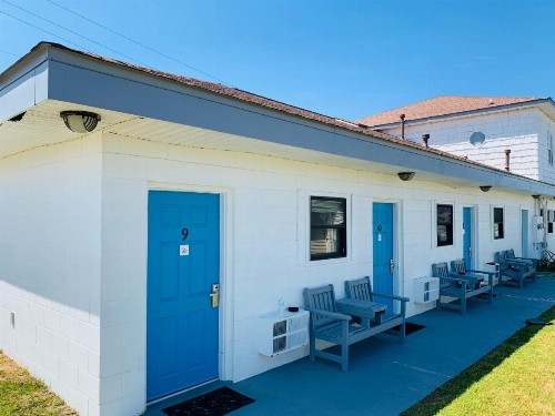 Sand Dollar Motel - image 4